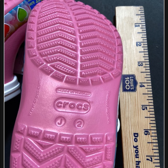 Girls pink Crocs with unicorn and heart design.The hearts light up when walking - Picture 5 of 6